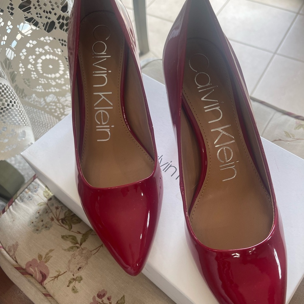 Calvin Klein Kamara Glossy Smooth Heel